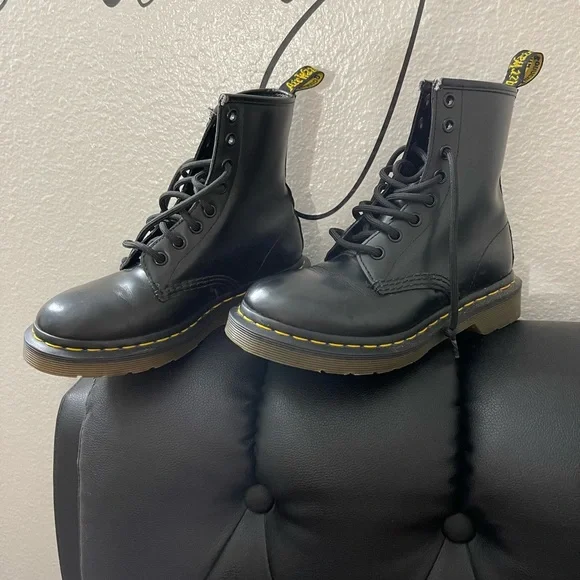 100% AUTHENTIC DR MARTENS SIZE 5!!! - Picture 8 of 8